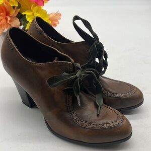 Born Birdies Brown Lace Up Heels with velvet laces Sz 10 Granny Look. MCH2055D